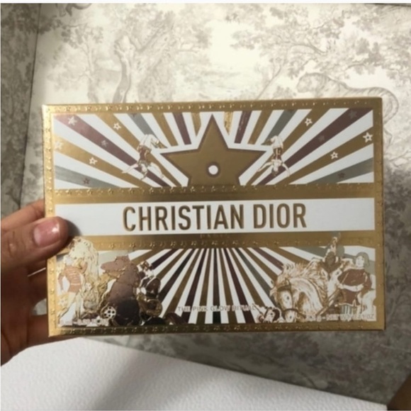 Dior Gold Gold Pouch - Picture 10 of 10